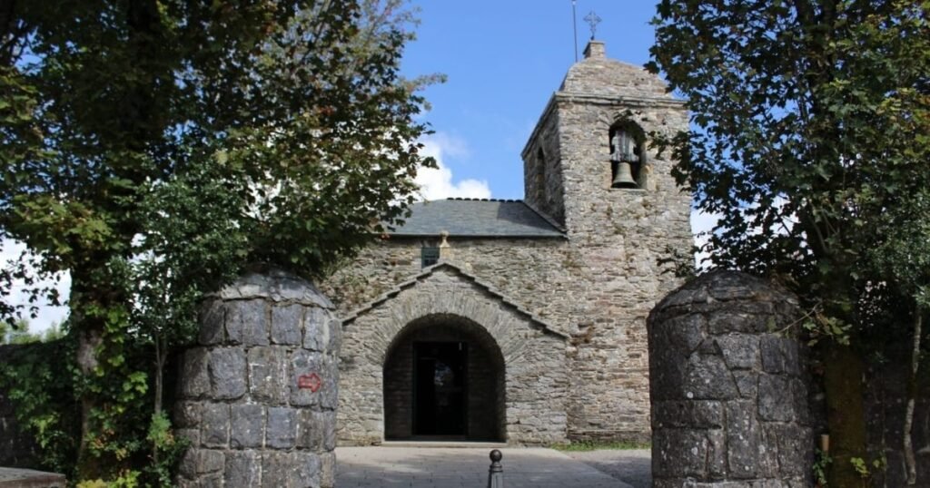 La iglesia de Santa María a Real, en O Cebreiro